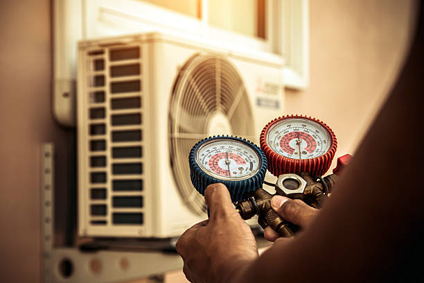 Professional Hvac technician working in Mallard, IA